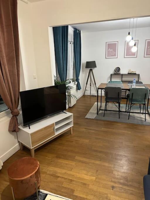 Amiens : Appartement Centre Ville Экстерьер фото